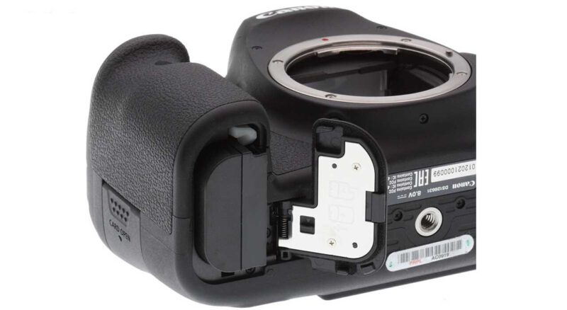 دوربین دیجیتال کانن مدل EOS 6D Mark II  بدون لنز
